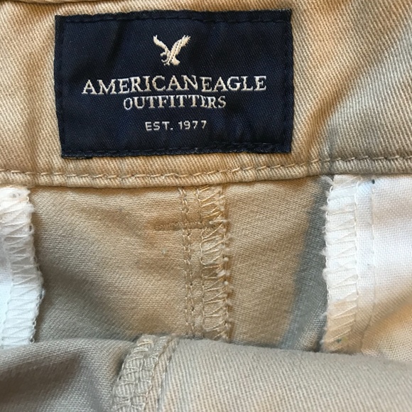 AE Khaki Shorts - Picture 4 of 5